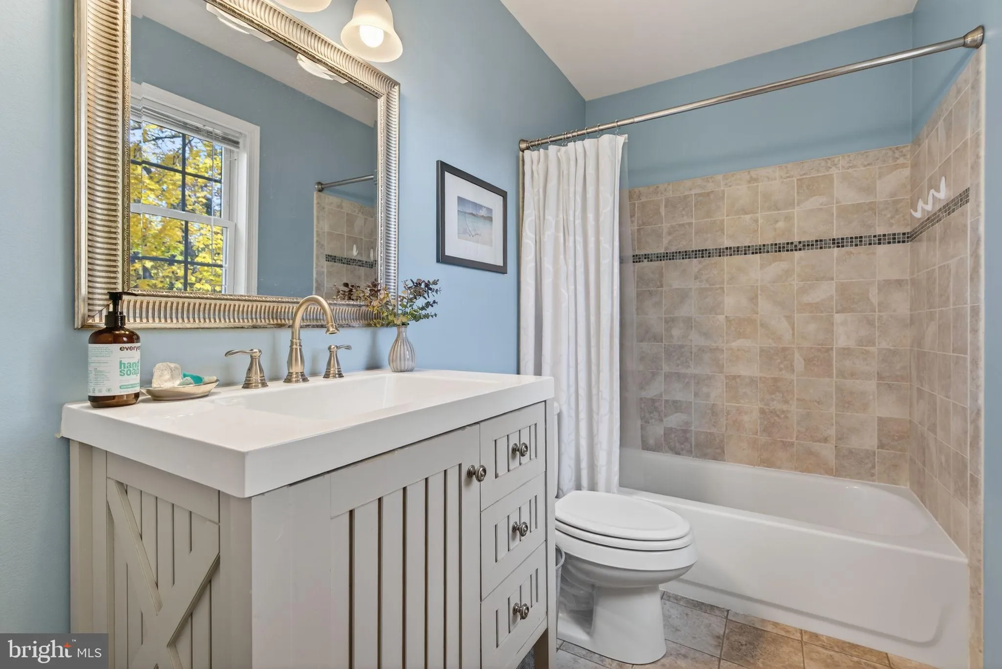 Lancaster, Pennsylvania 17601, United States, 4 Bedrooms Bedrooms, ,3 BathroomsBathrooms,Residential,Coming Soon,241799