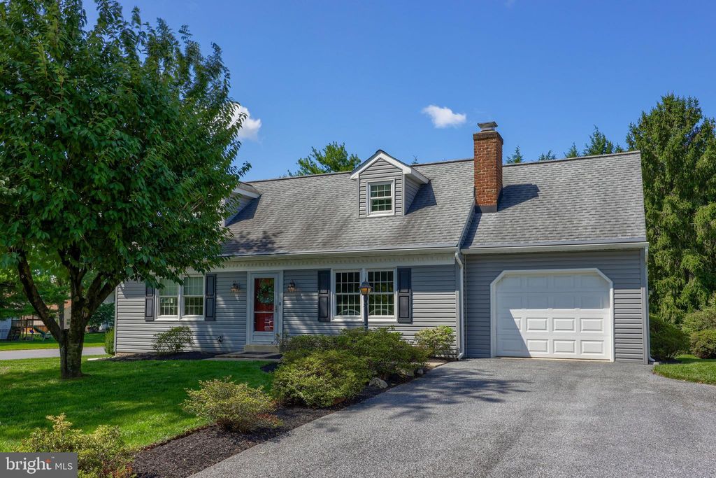 Photo of 1520 Duff Land Drive, Landisville, PA 17538 (MLS # PALA2055880)