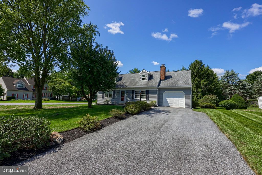 Photo of 1520 Duff Land Drive, Landisville, PA 17538 (MLS # PALA2055880)
