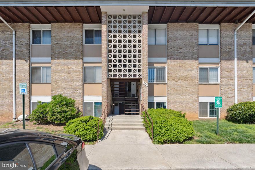 Fully renovated 1 bedroom with spacious walk-in closet and 1 bath condo. Open concept floor plan with stainless steel appliances.  Lower level unit with separate patio entrance which faces the woods.  Minutes from National Harbor, MGM Casino, and Shopping Washington D.C and Virginia.   Cash or Conventional Financing Only. Not FHA or VA Approved