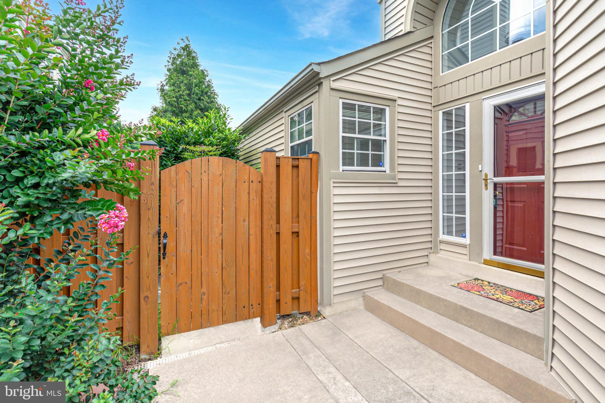 7524 CROSS GATE LANE