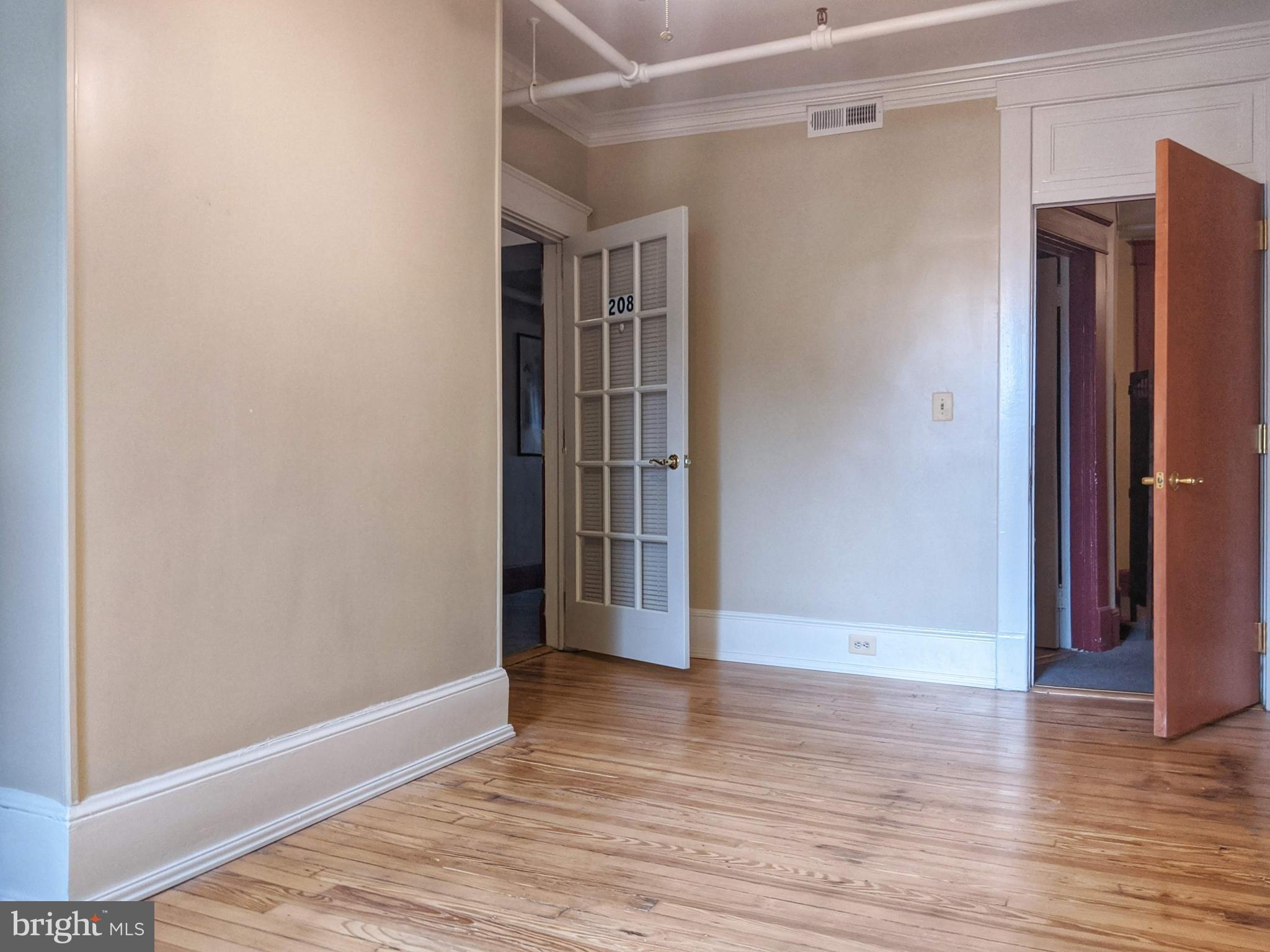 32 WATERLOO STREET 208