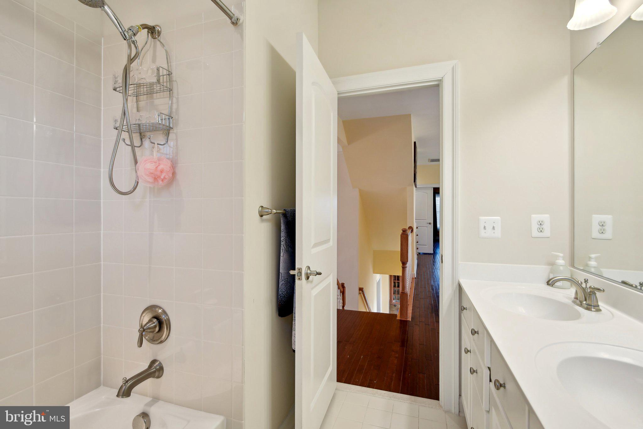 SEVEN HILLS - Residential