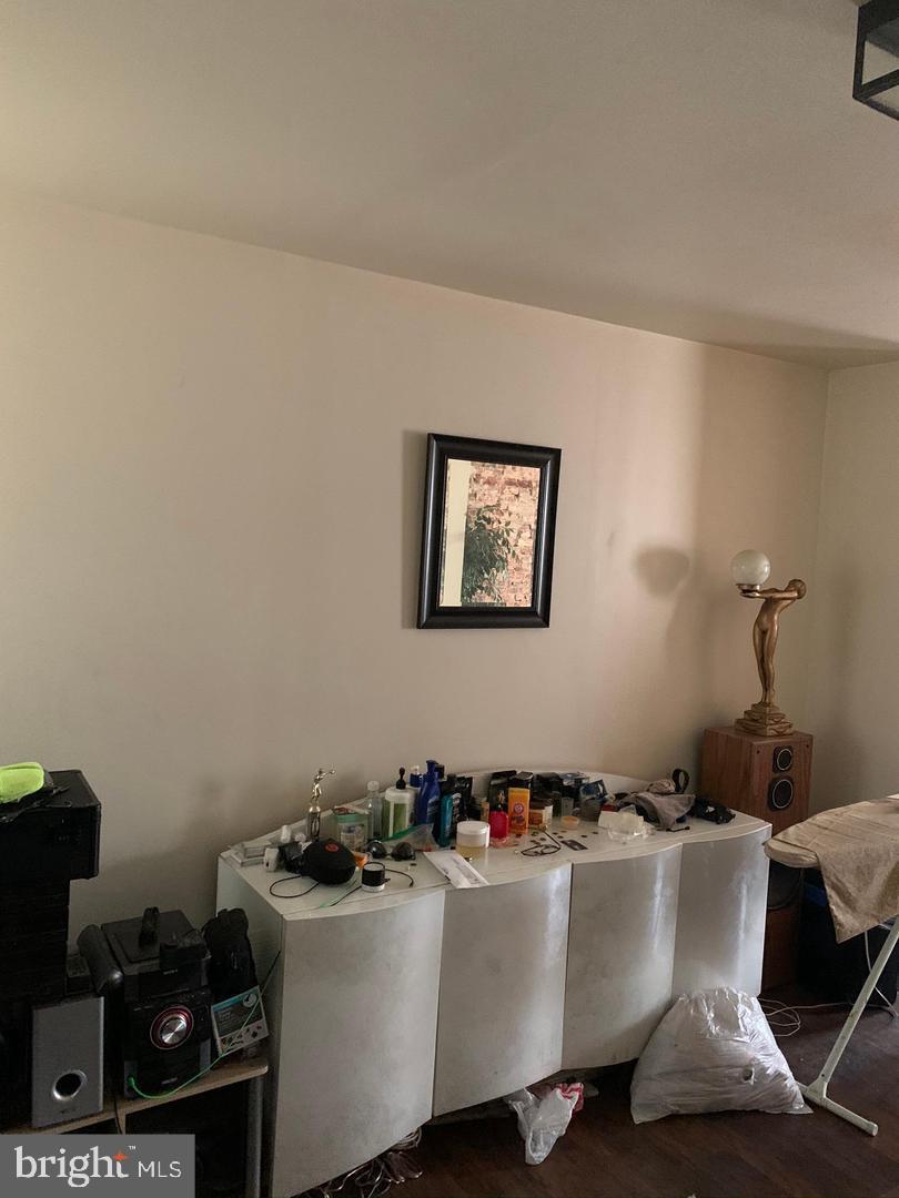 STRAWBERRY MANSION - Residential