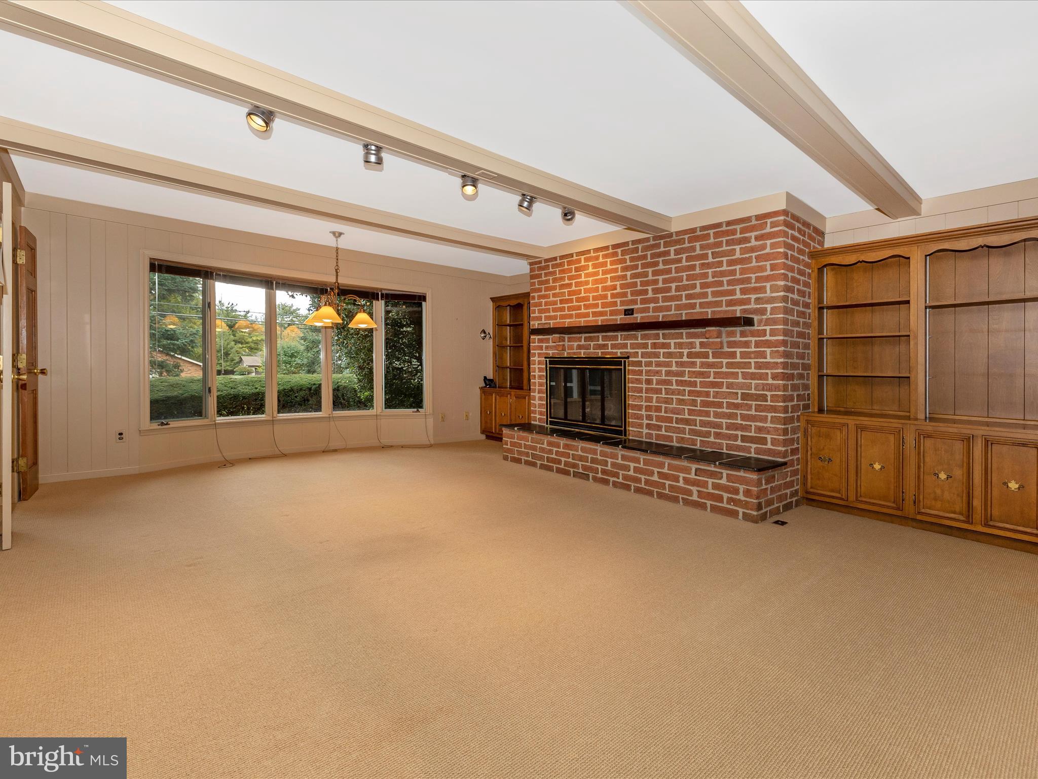 SPRING VALLEY - Residential