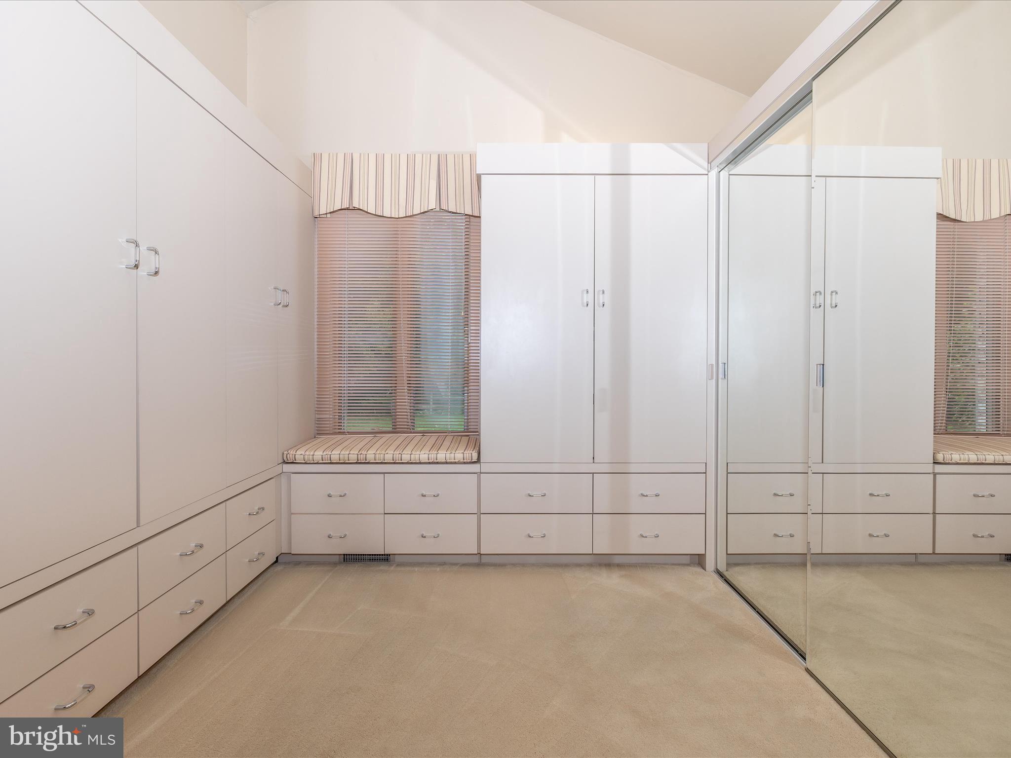 SPRING VALLEY - Residential