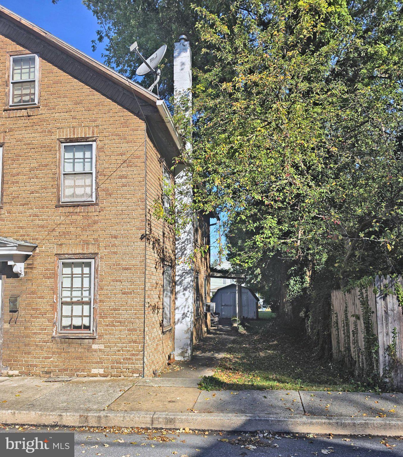 290 W 2ND STREET