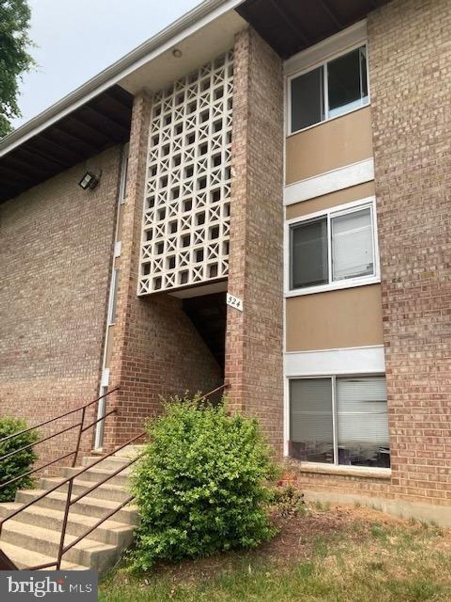 Bank Foreclosure, INVESTOR SPECIAL – Needs Work, Great Potential, Just needs you finishing touches!
*Please use MAR contract, offer MUST have sellers name on it, and Buyers Name Must be on all addendums, *Have Your Broker hold the EMD. Offer must include POF/Lender Letter, disclosures and copy of EMD. Email Complete offer to Listing Agent, Must be in ONE pdf attachment (links not accepted)