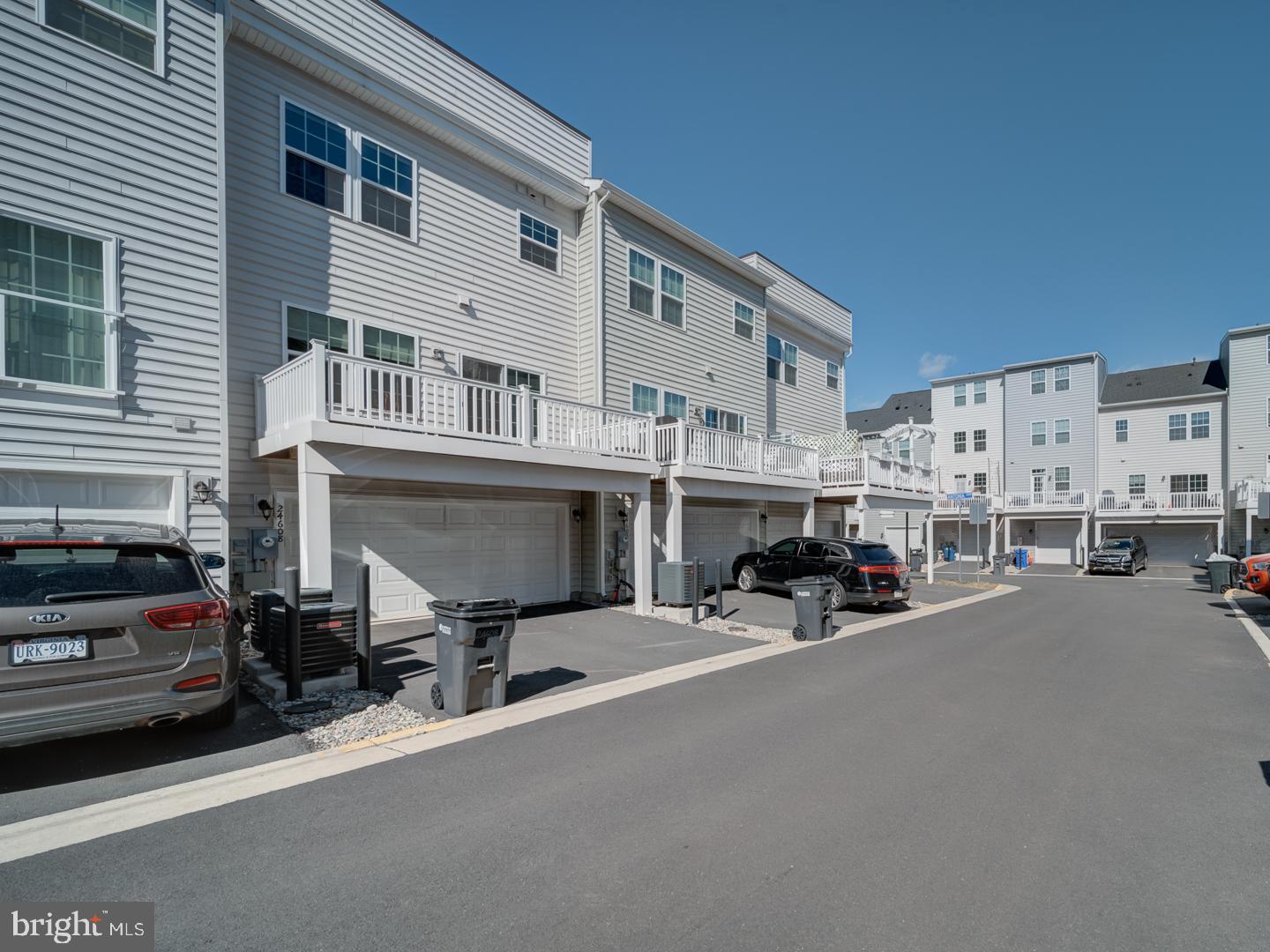 ARCOLA TOWN CENTER - Residential