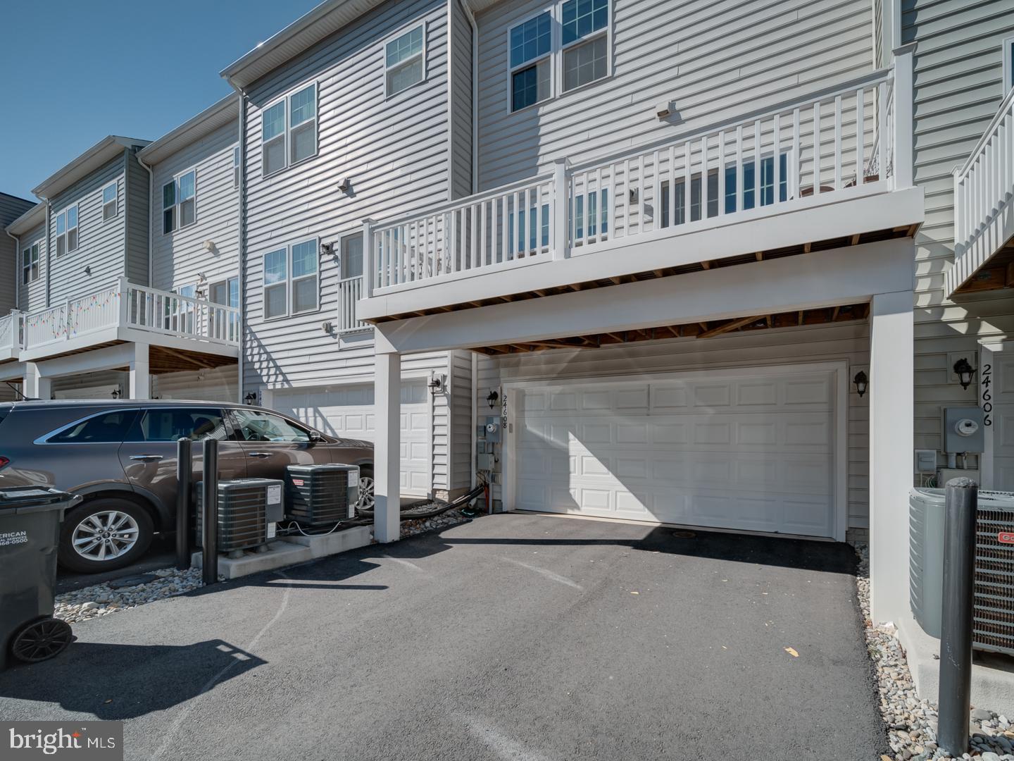 ARCOLA TOWN CENTER - Residential