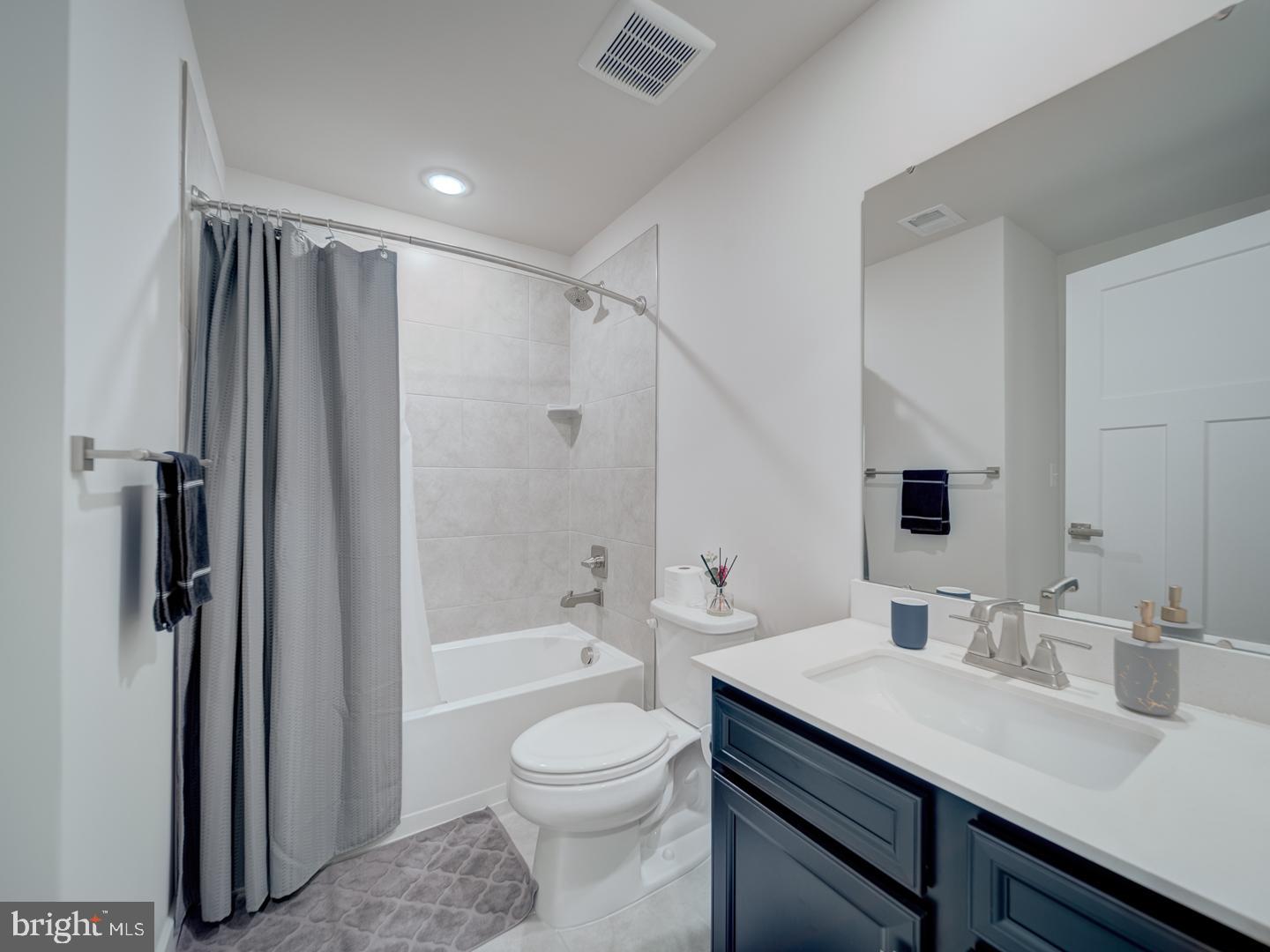 ARCOLA TOWN CENTER - Residential