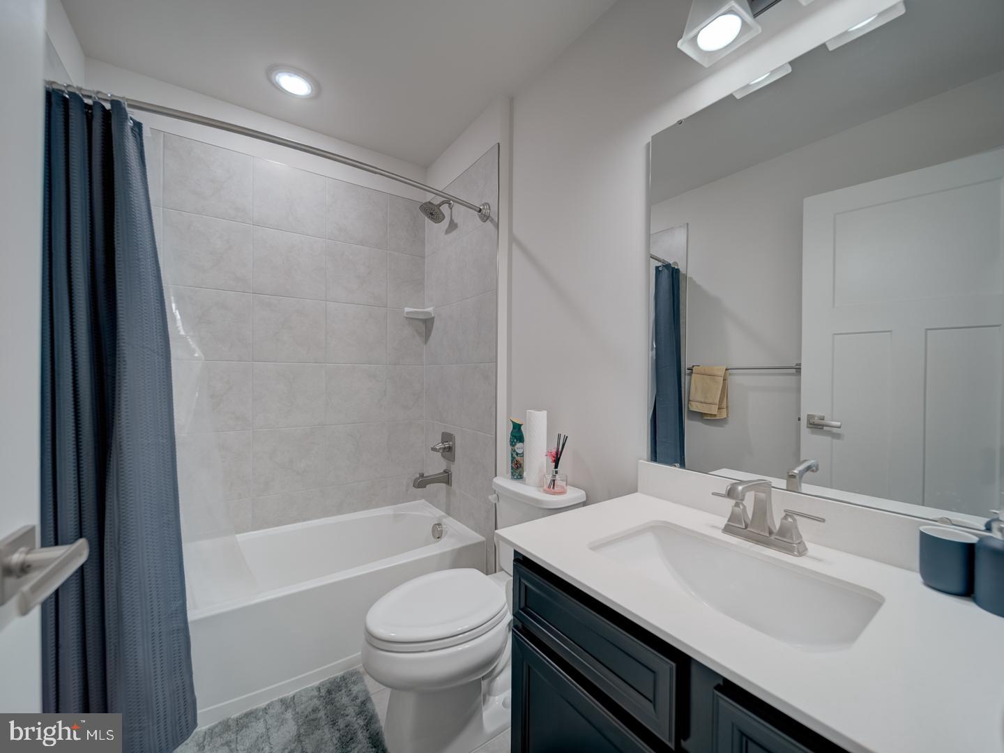 ARCOLA TOWN CENTER - Residential