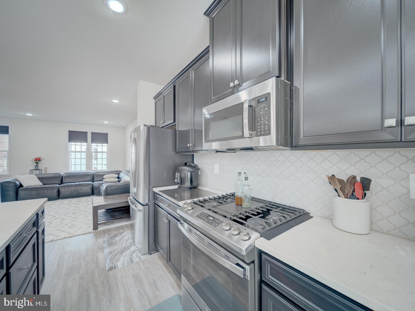 ARCOLA TOWN CENTER - Residential