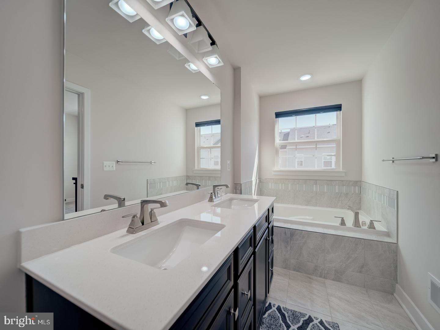 ARCOLA TOWN CENTER - Residential