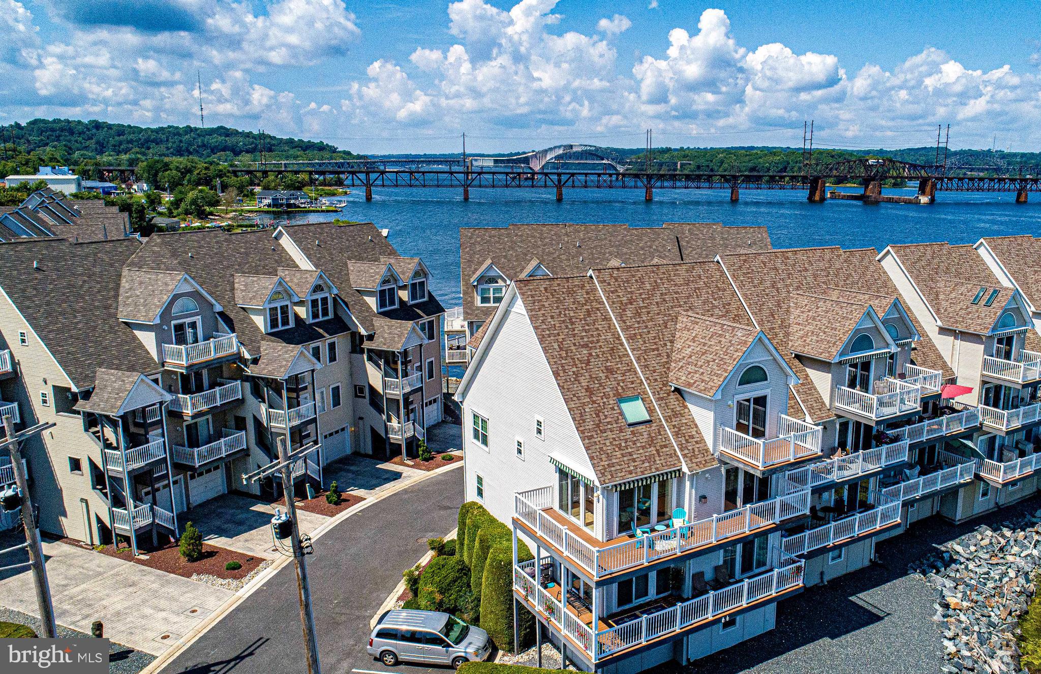 SENECA POINTE - Residential