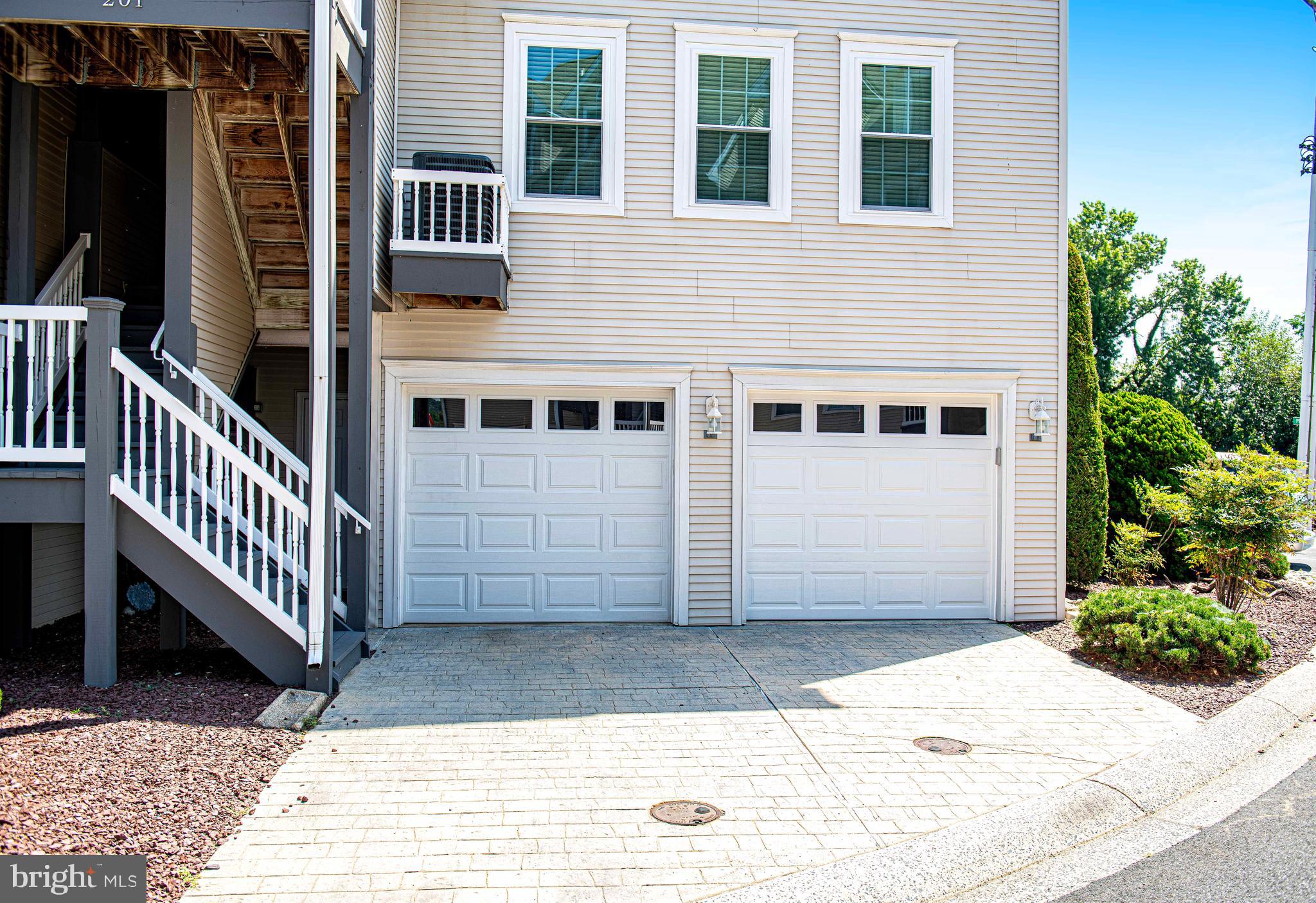 SENECA POINTE - Residential