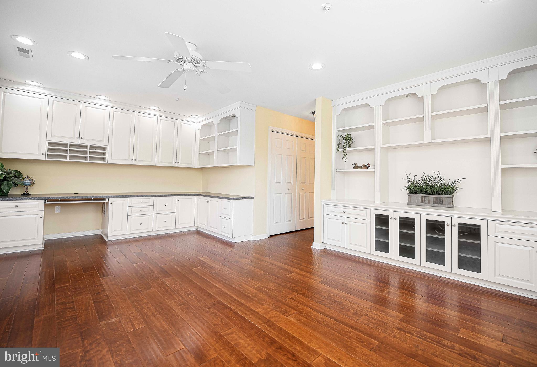 SENECA POINTE - Residential