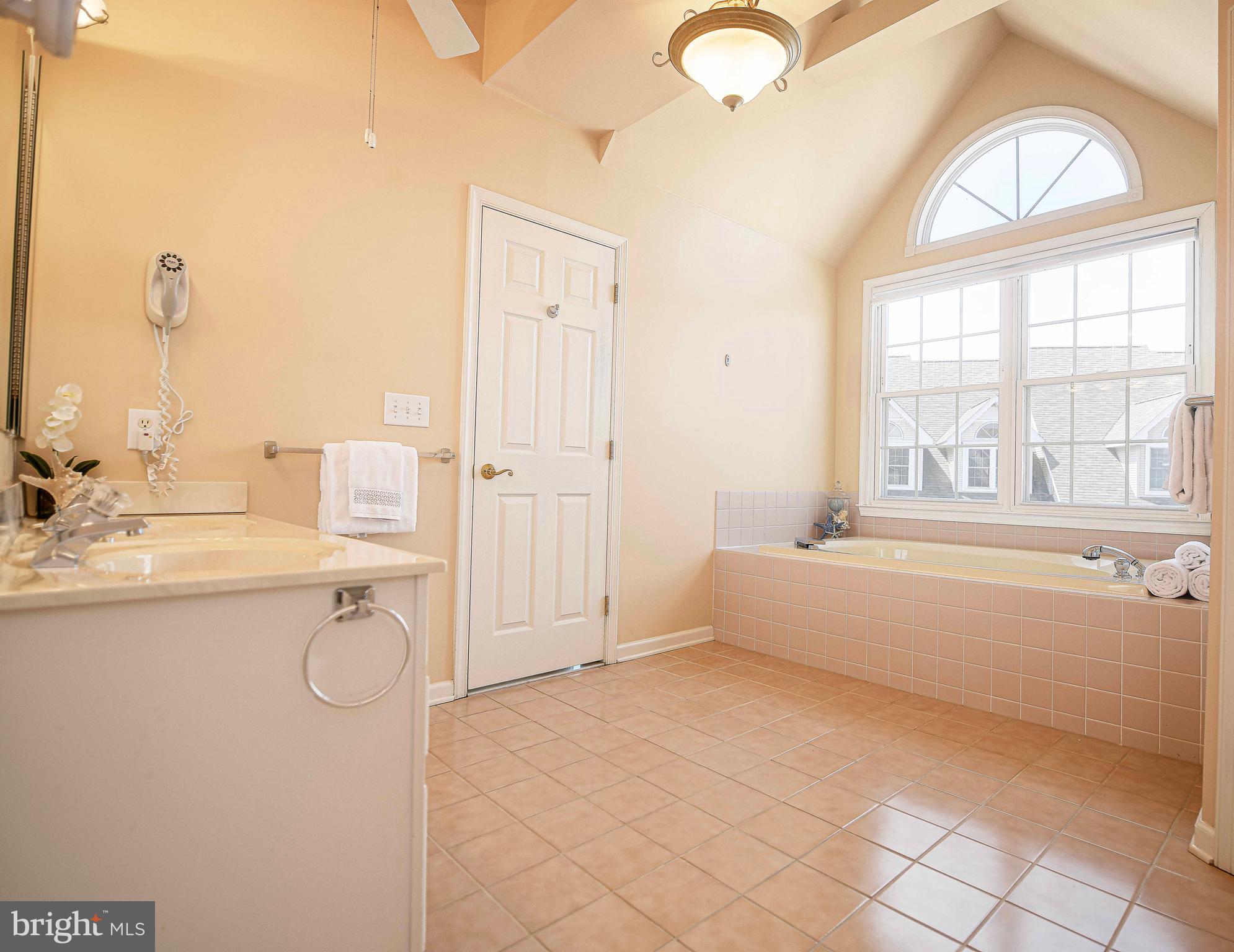 SENECA POINTE - Residential