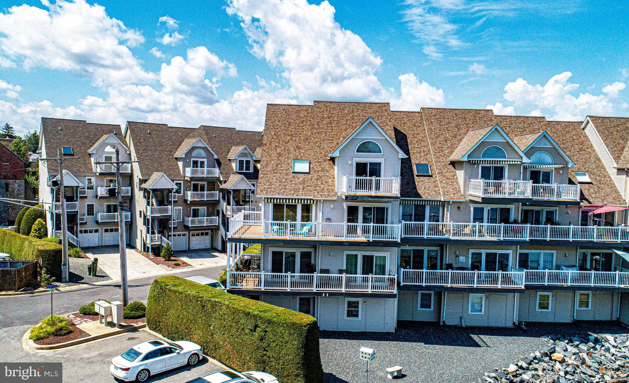 SENECA POINTE - Residential