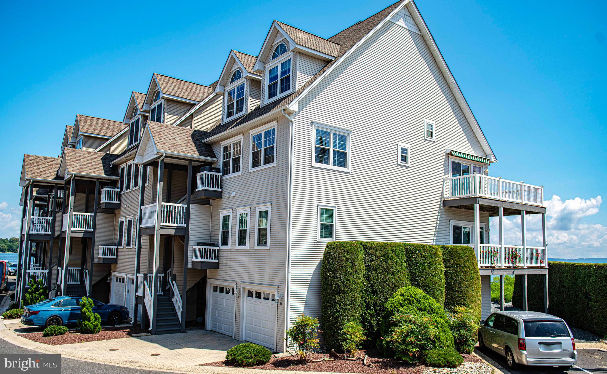 SENECA POINTE - Residential