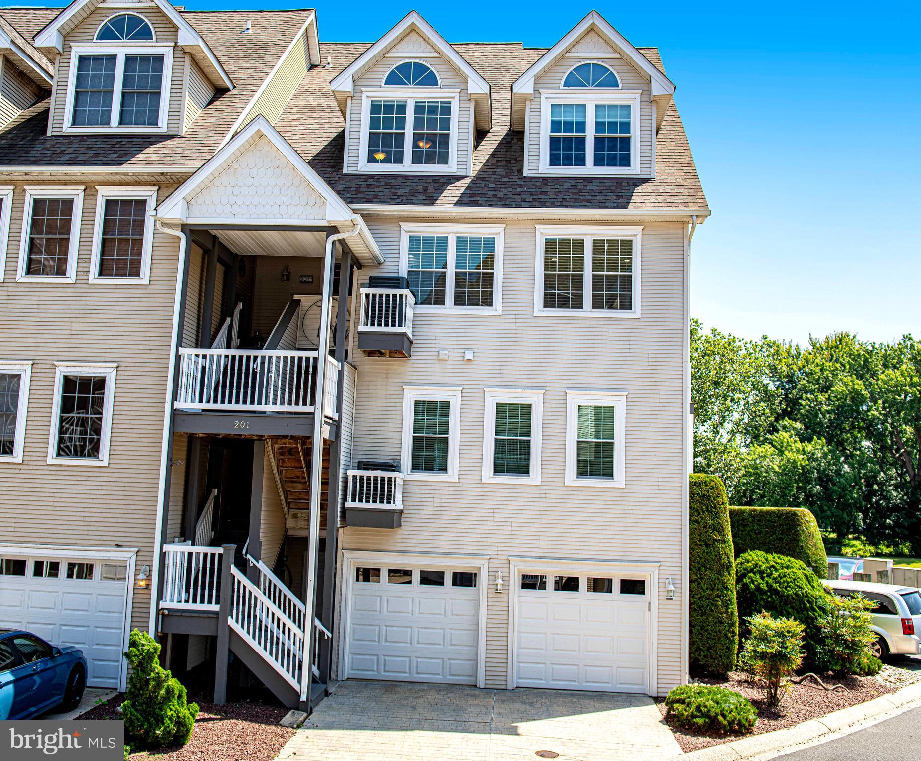 SENECA POINTE - Residential