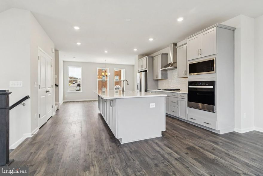 Beautiful four level townhouse, backing to gorgeous, protected conservation wooded area. Enjoy the luxury
and space of a single family home for a fraction of the cost. Have family and friends over for a get together
in your spacious gourmet kitchen with large center island. Our 24 foot townhomes don't compare to lesser,
smaller size townhomes. Come see for yourself! (PHOTOS OF SIMILAR HOME)