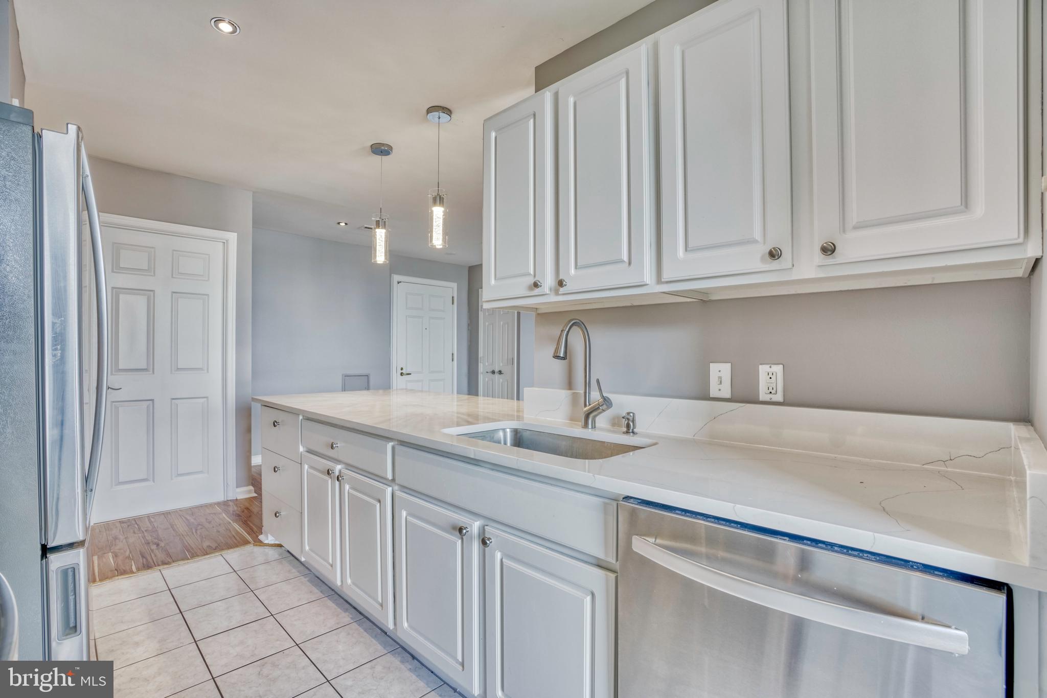 HARBORVIEW TOWERS - Residential Lease