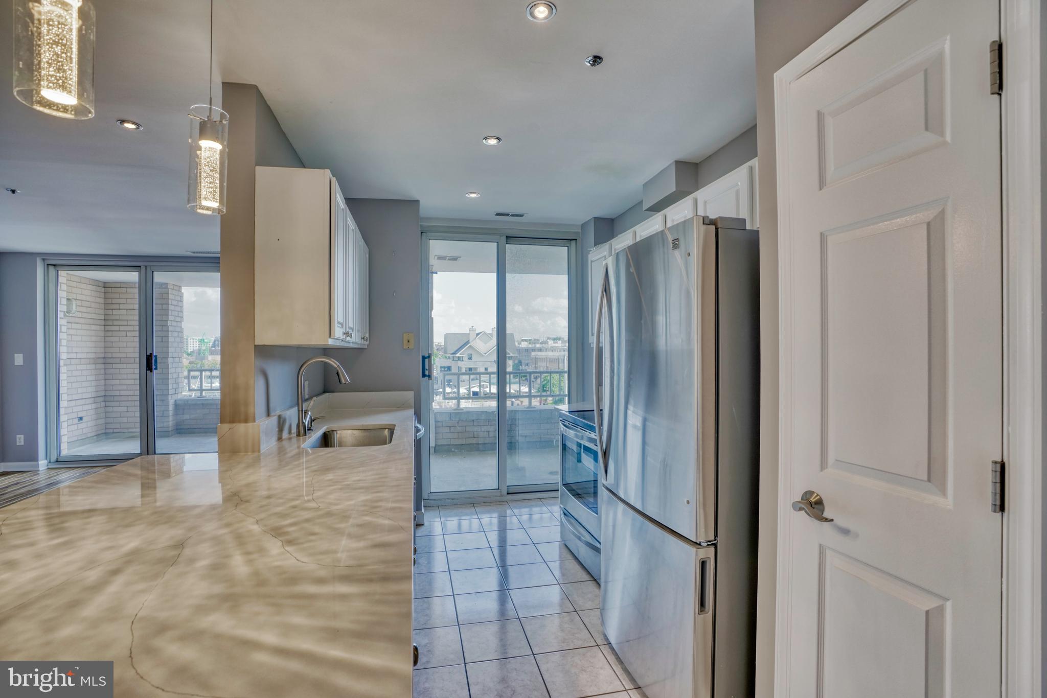 HARBORVIEW TOWERS - Residential Lease