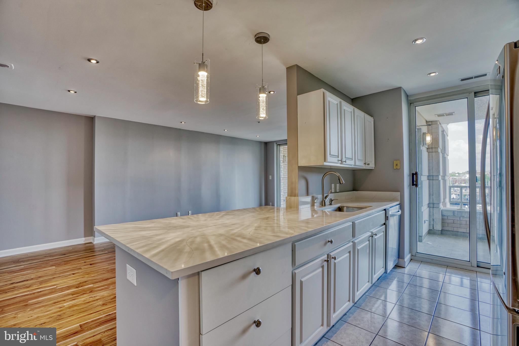 HARBORVIEW TOWERS - Residential Lease