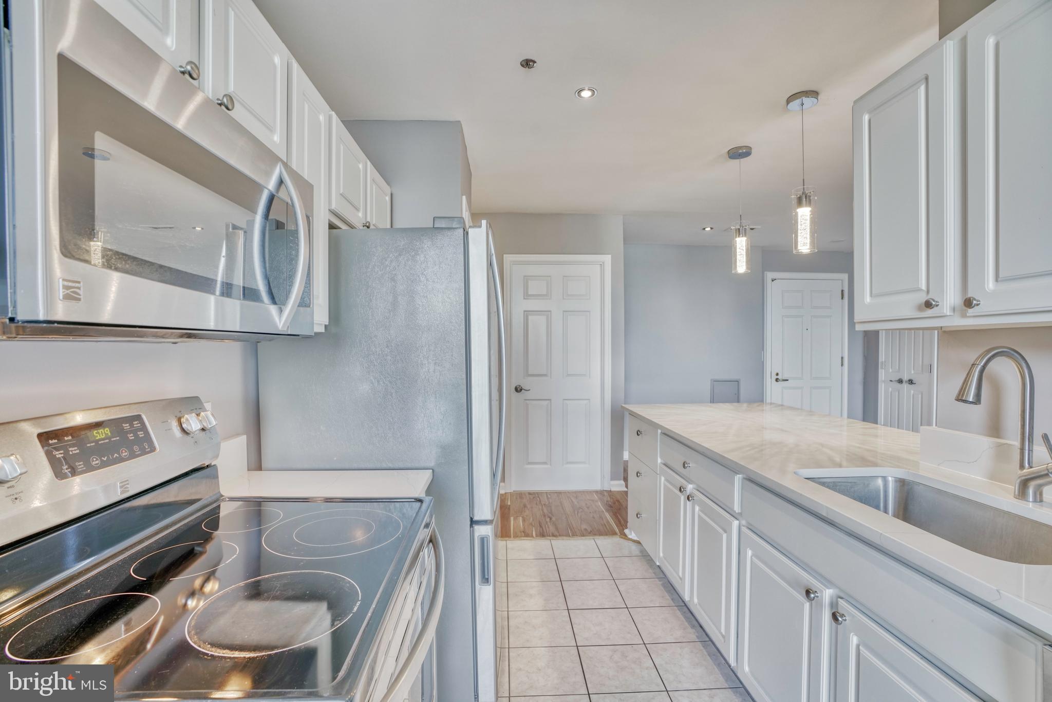 HARBORVIEW TOWERS - Residential Lease