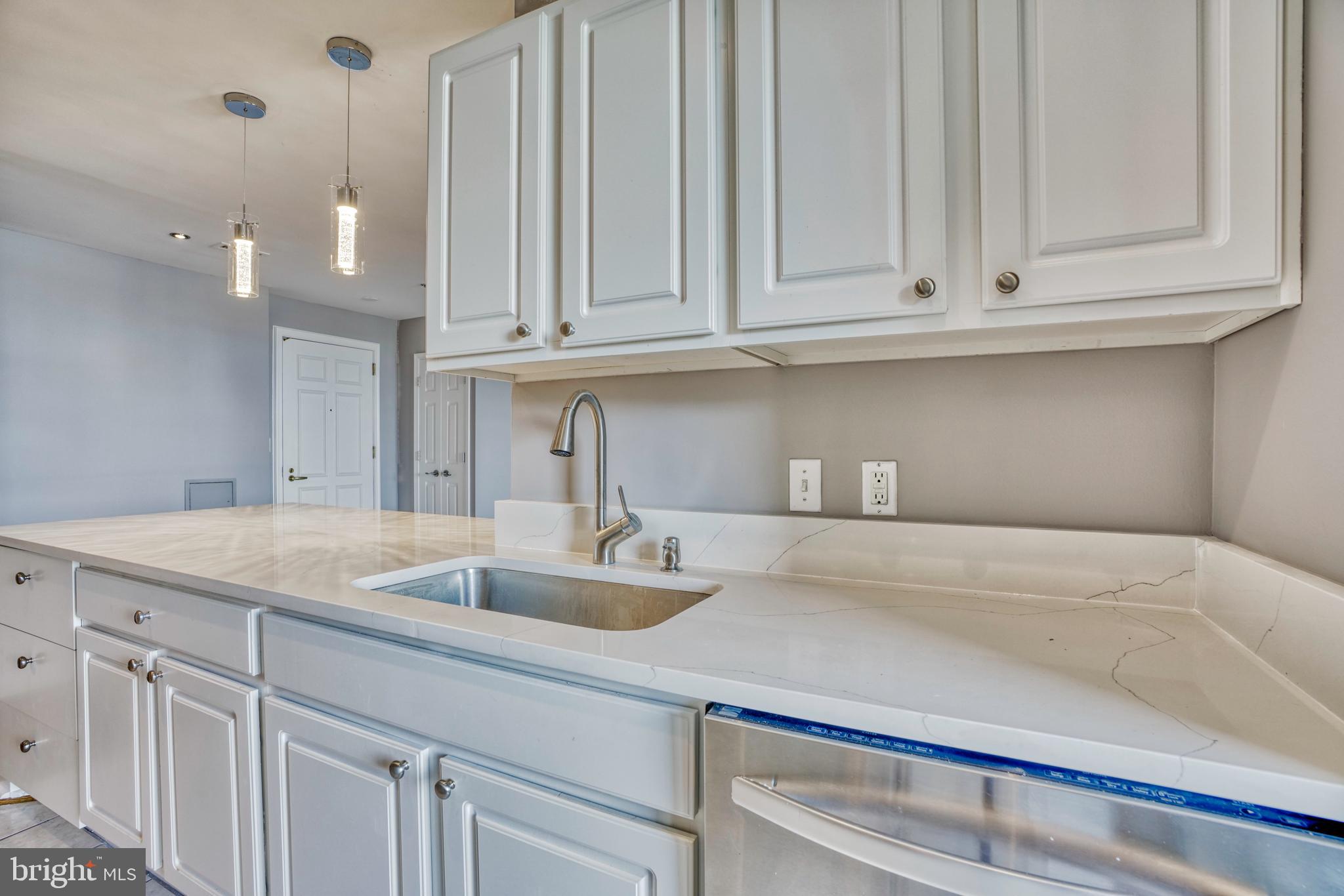 HARBORVIEW TOWERS - Residential Lease