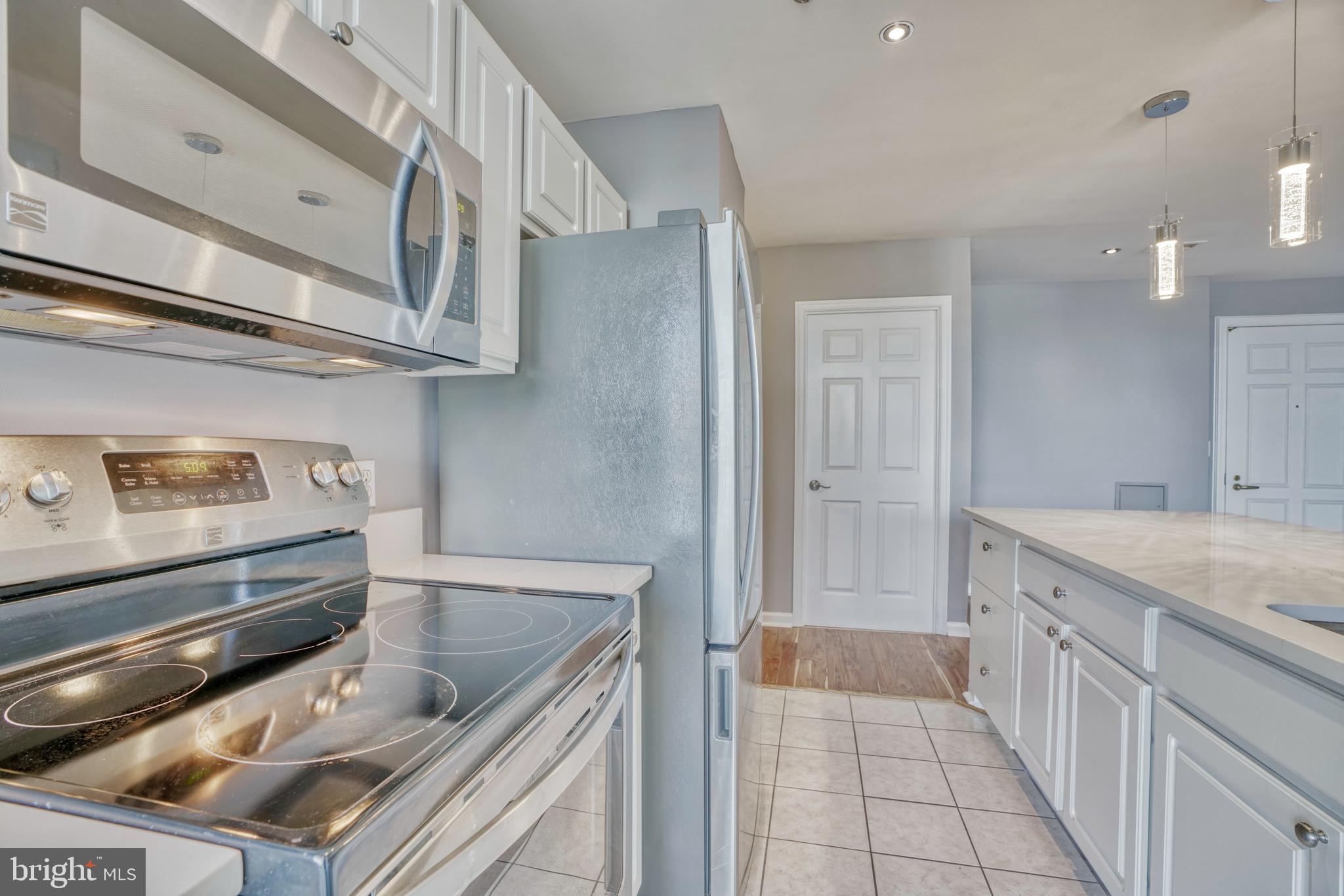 HARBORVIEW TOWERS - Residential Lease