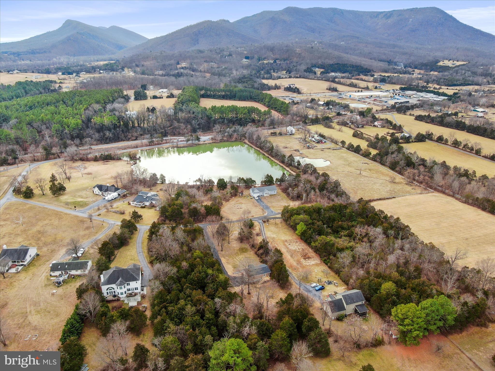 SHEN RIVER LAKES - Residential