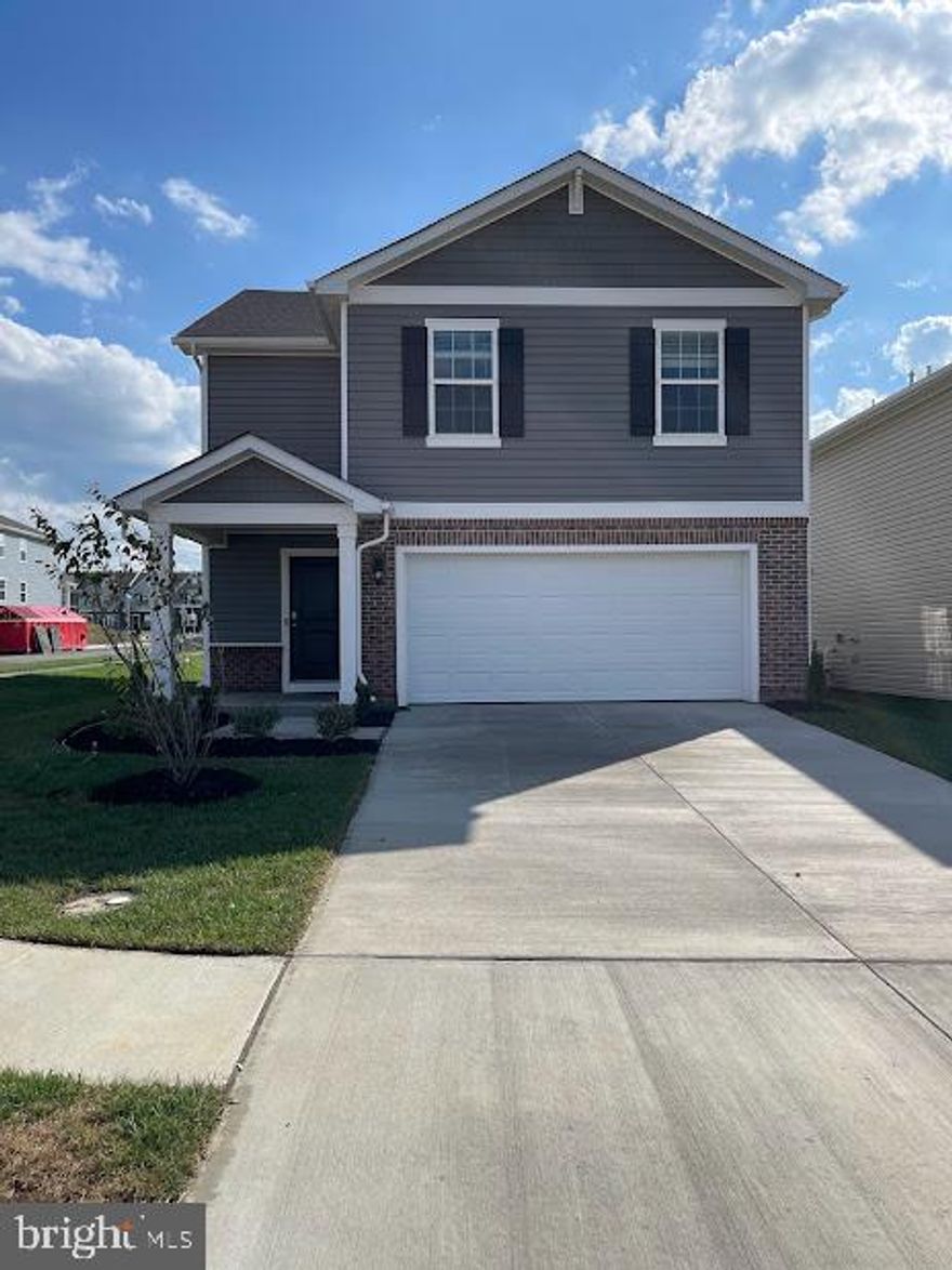 BRAND NEW NEVER LIVED SINGLE FAMILY HOME WITH 4 BED 2.5 BATH,2 CAR GARAGE WITH STAINLESS STEEL APPLIANCES, WASHER AND DRYER, GARAGE DOOR OPENER AND SO MANY UPGRADES. CORNER UNIT WITH SO MUCH LIGHT AND GARDEN IN FRONT OF IT FOR KIDS TO PLAY.
VERY NEAR TO I-81