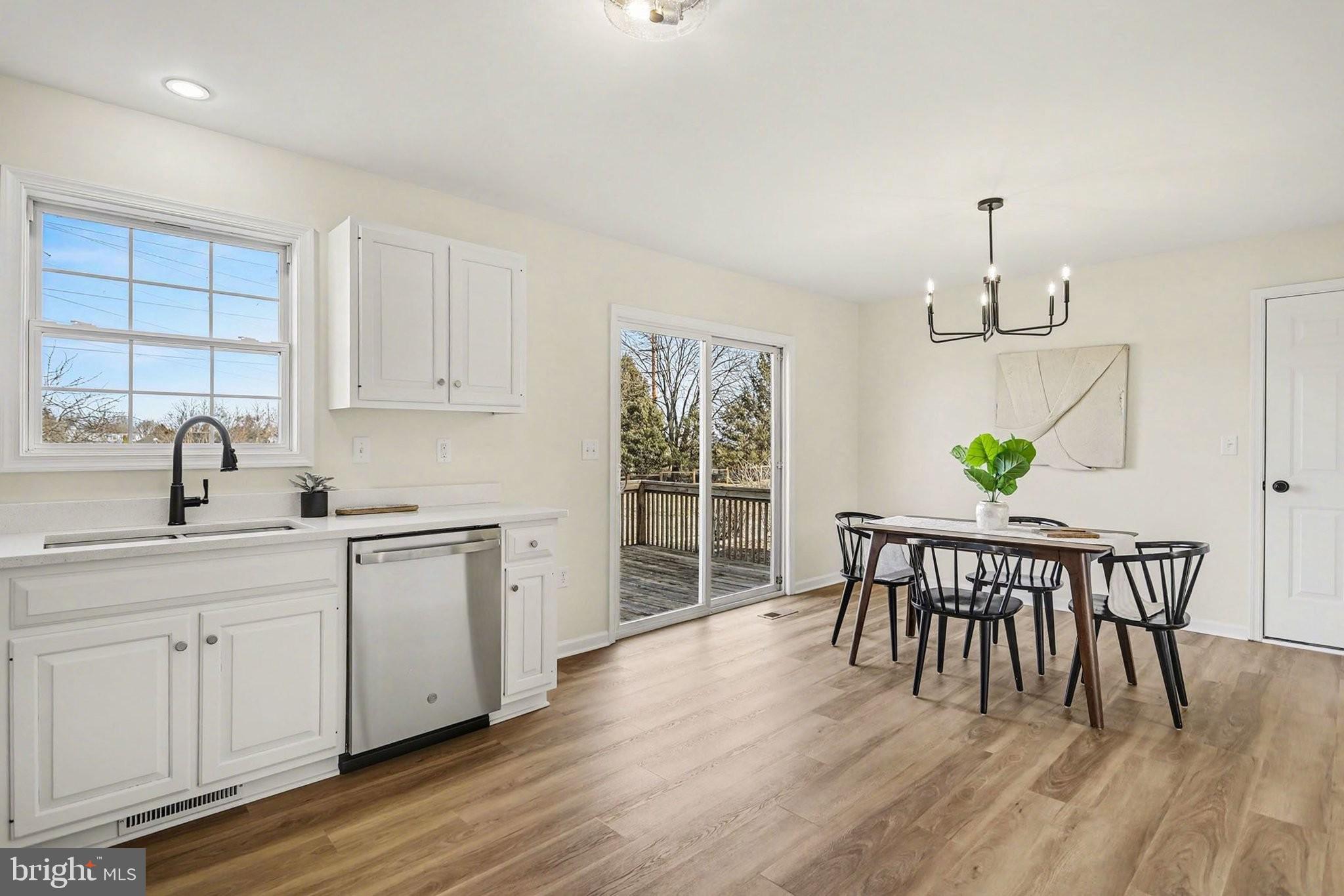 MAYTOWN VILLAGE SQUARE - Residential