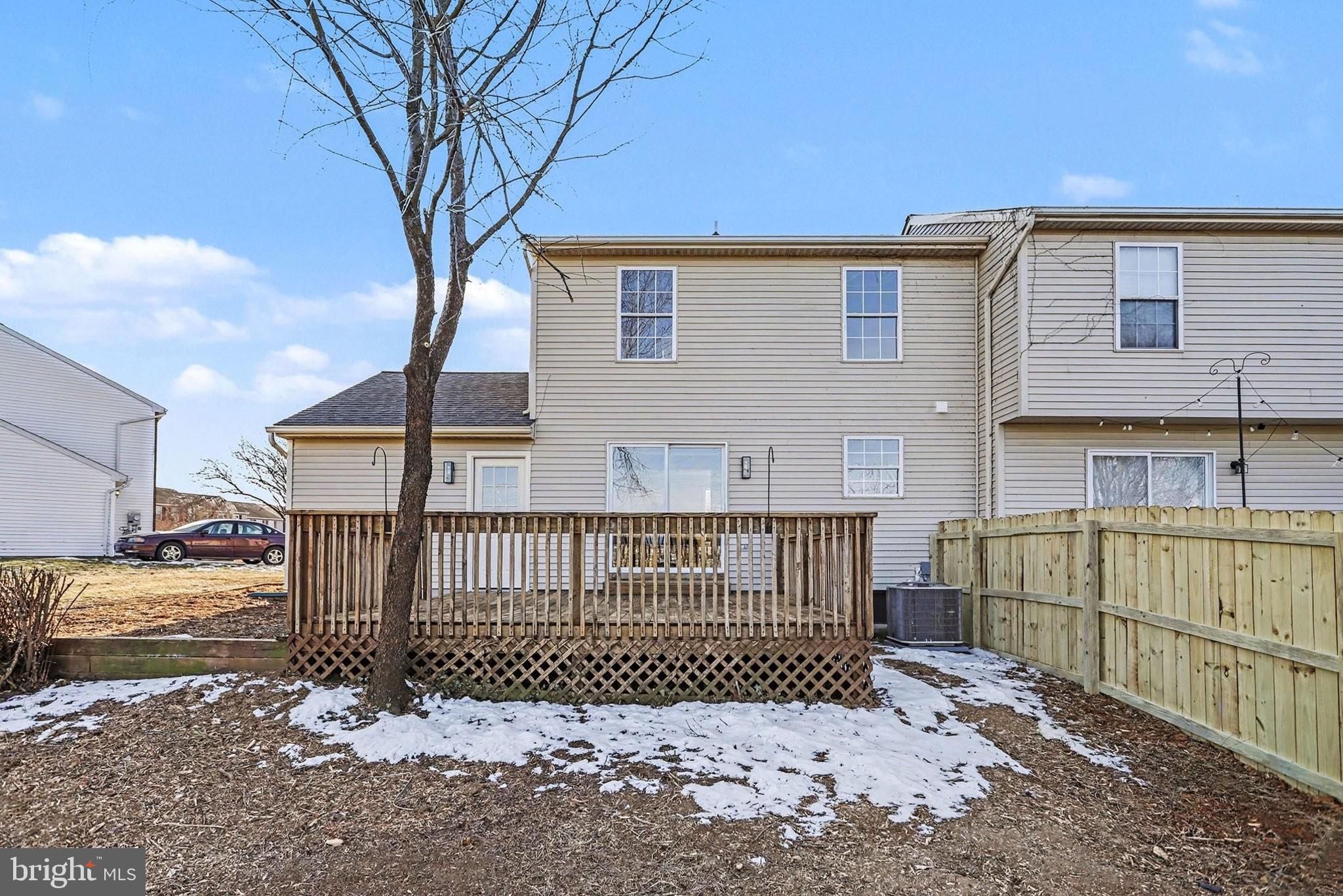 MAYTOWN VILLAGE SQUARE - Residential