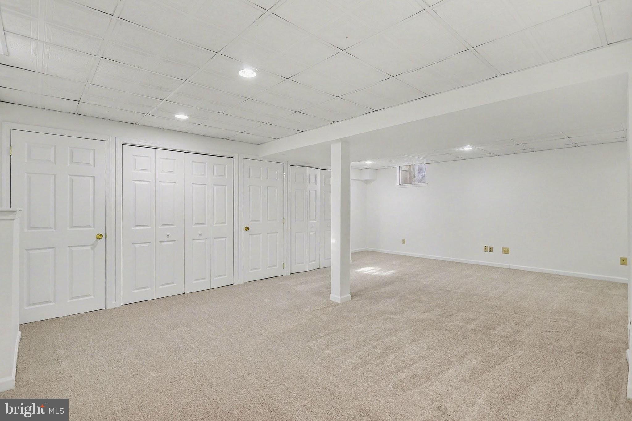 MAYTOWN VILLAGE SQUARE - Residential