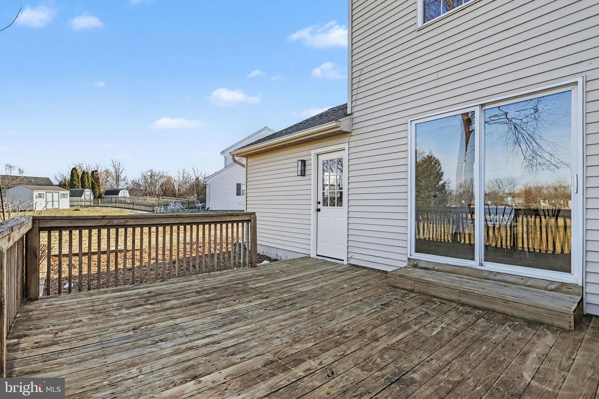 MAYTOWN VILLAGE SQUARE - Residential