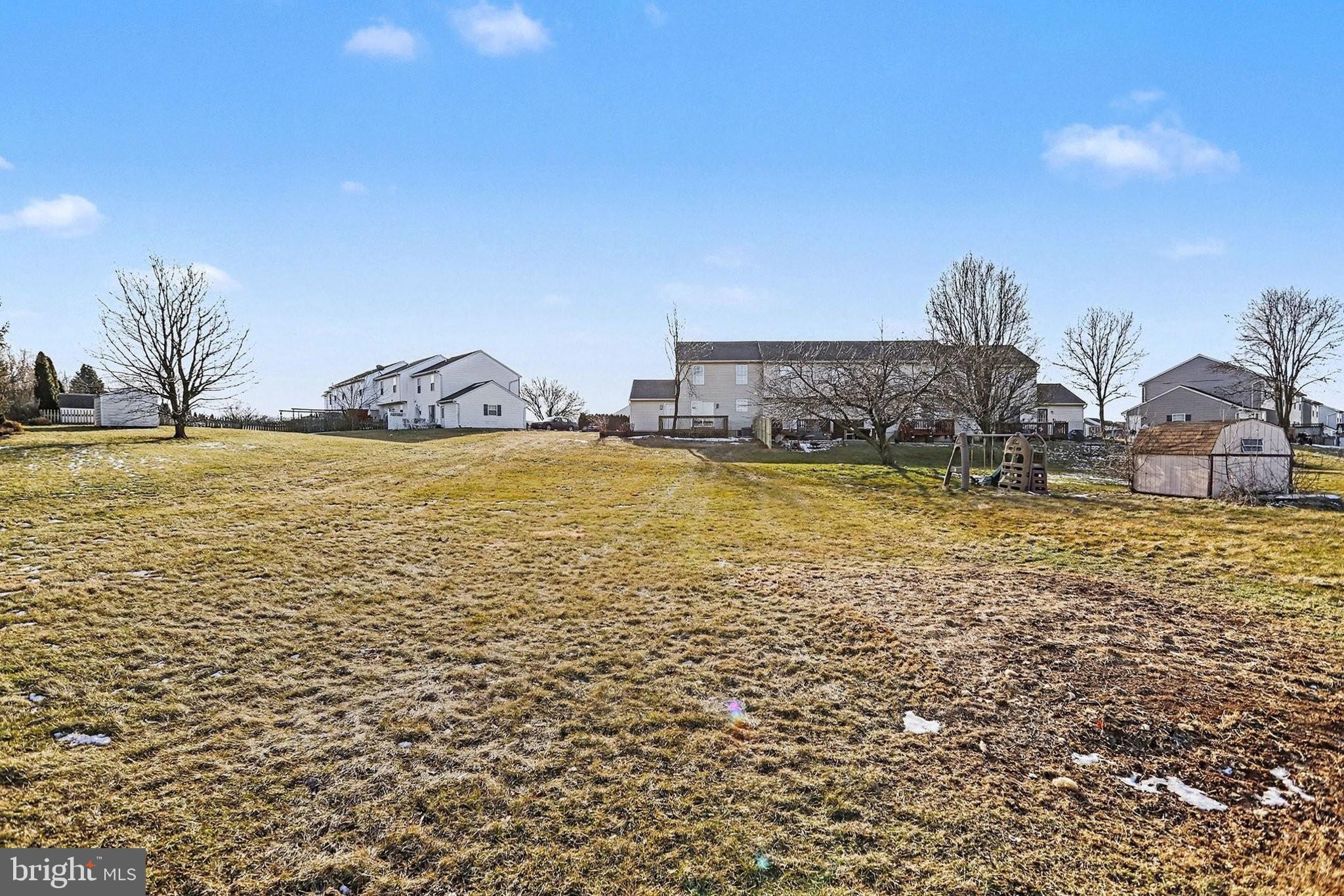 MAYTOWN VILLAGE SQUARE - Residential