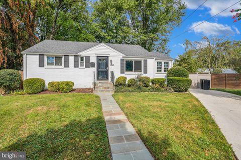 Photo of 4607 Bayne Court, ROCKVILLE, MD 20853 (MLS # MDMC2196122)