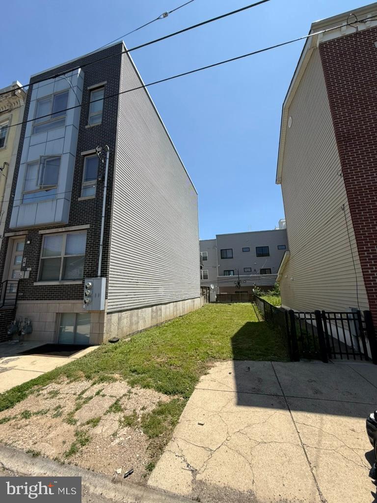 Opportunity awaits with this 17’ x 67’ vacant lot located in the heart of the thriving Old Kensington neighborhood. Surrounded by a wave of new construction and modern development, this property offers incredible potential for residential building. Just steps from a popular corner coffee shop and within easy walking distance to the vibrant nightlife, bars, and restaurants of Northern Liberties. Also close to supermarkets and everyday conveniences, making it ideal for future homeowners or developers. Don’t miss your chance to invest in one of Philadelphia’s fastest-growing neighborhoods!