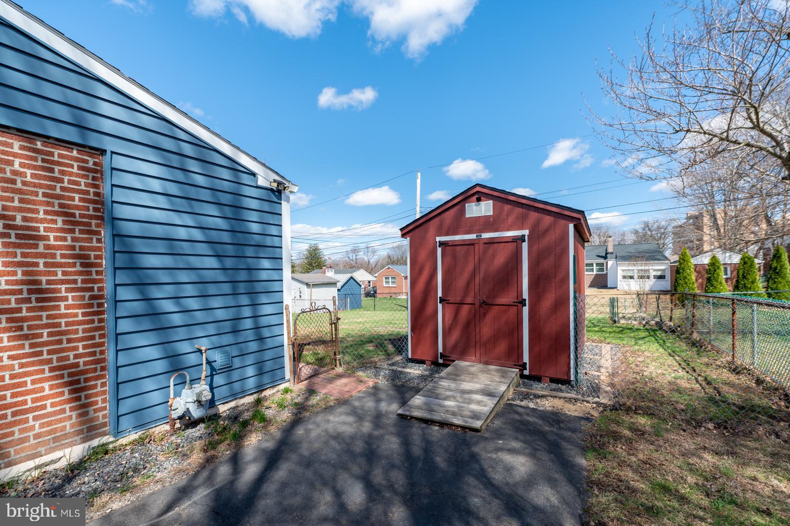 DEKALB MANOR - Residential