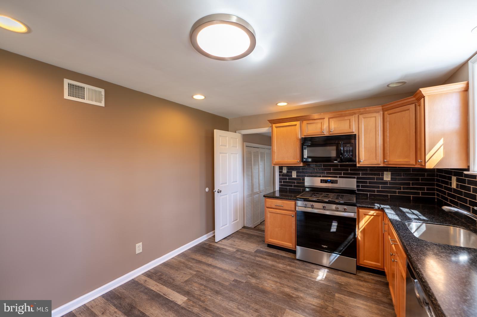 DEKALB MANOR - Residential