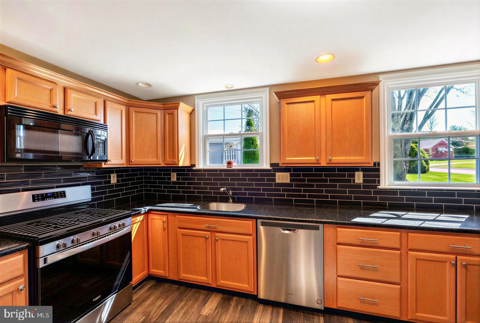 DEKALB MANOR - Residential