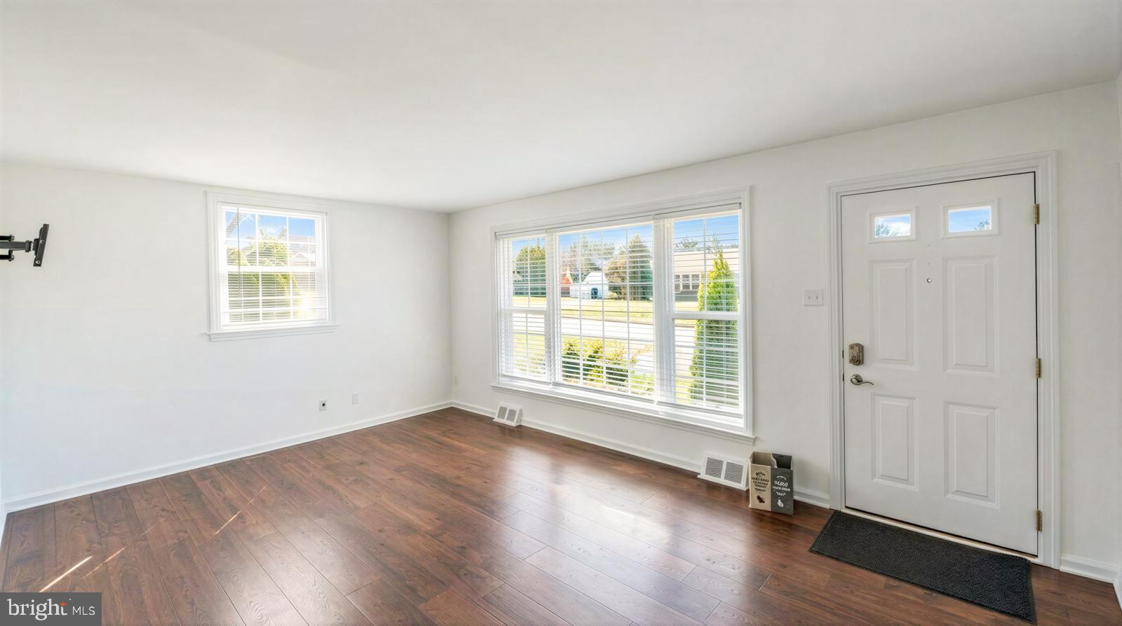 DEKALB MANOR - Residential