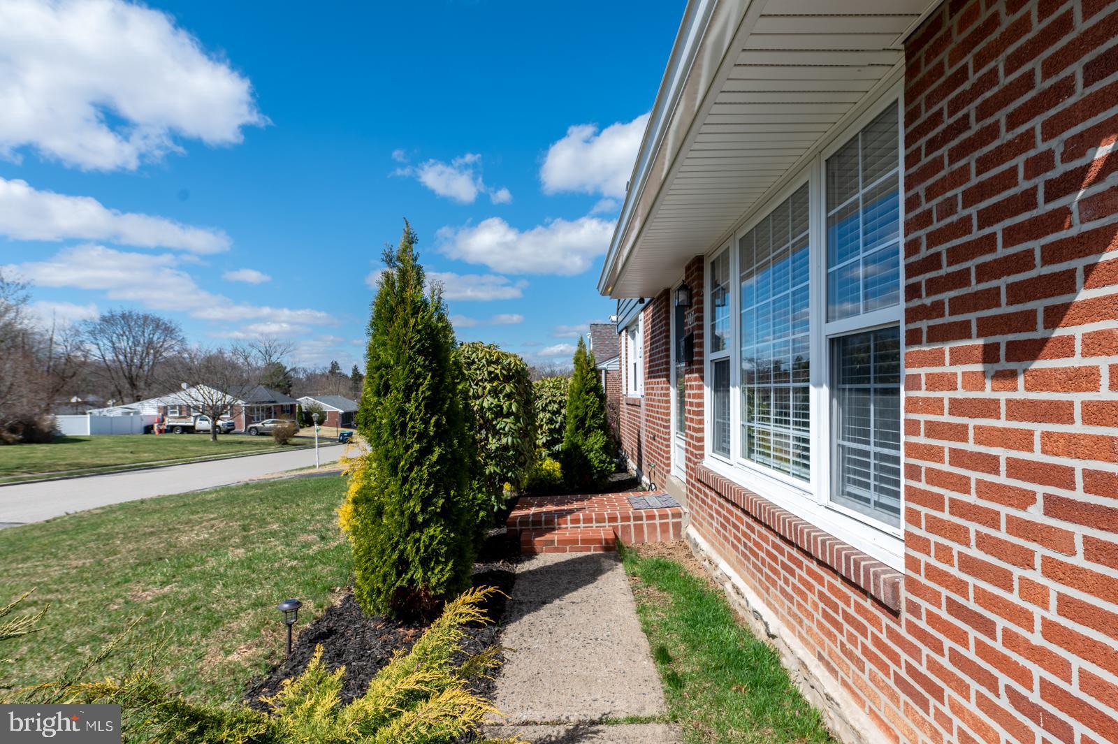 DEKALB MANOR - Residential