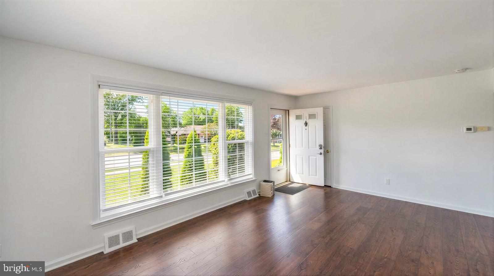 DEKALB MANOR - Residential