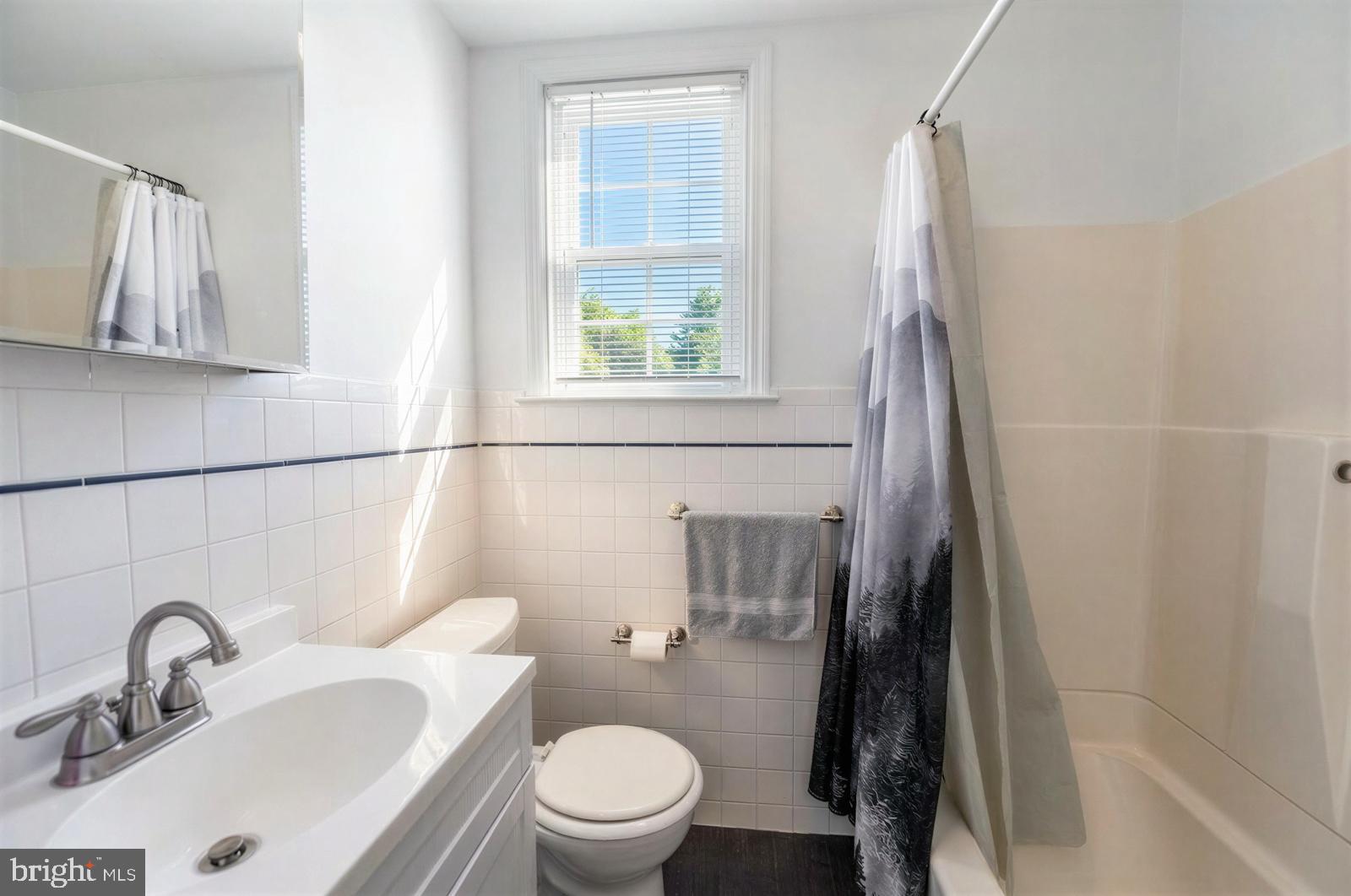 DEKALB MANOR - Residential