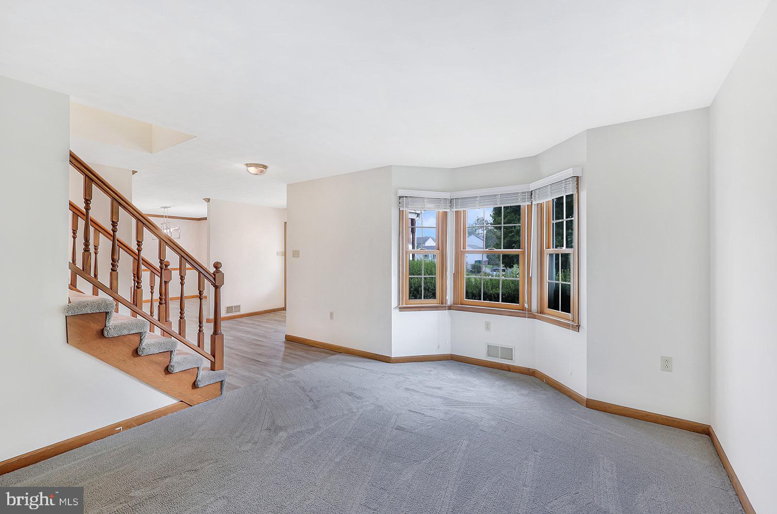 12 VICTORIA WAY