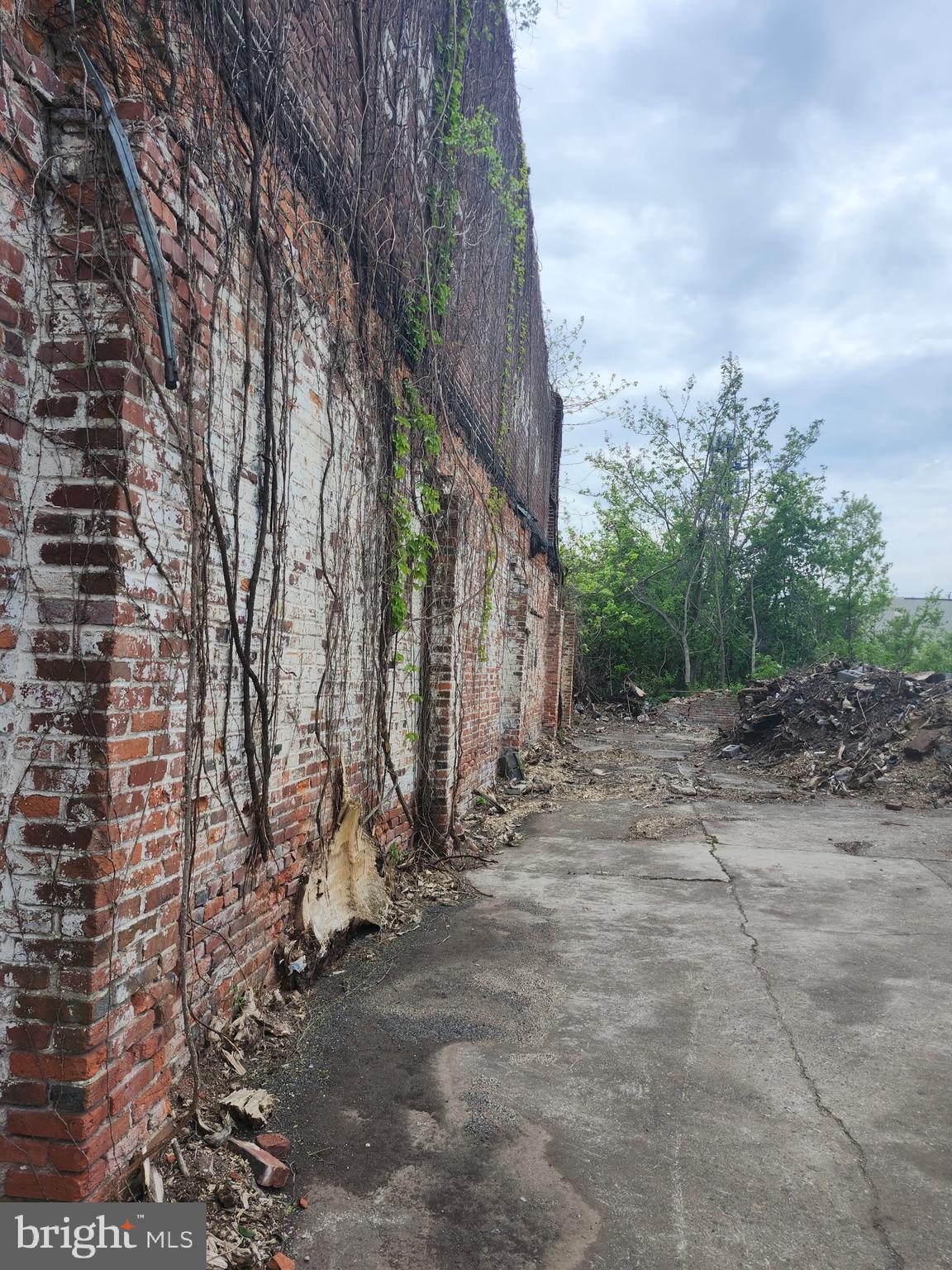 PHILADELPHIA (NORTH) - Land